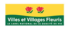 Logo Village Nature avec des éléments graphiques évoquant la nature et la vie en plein air.